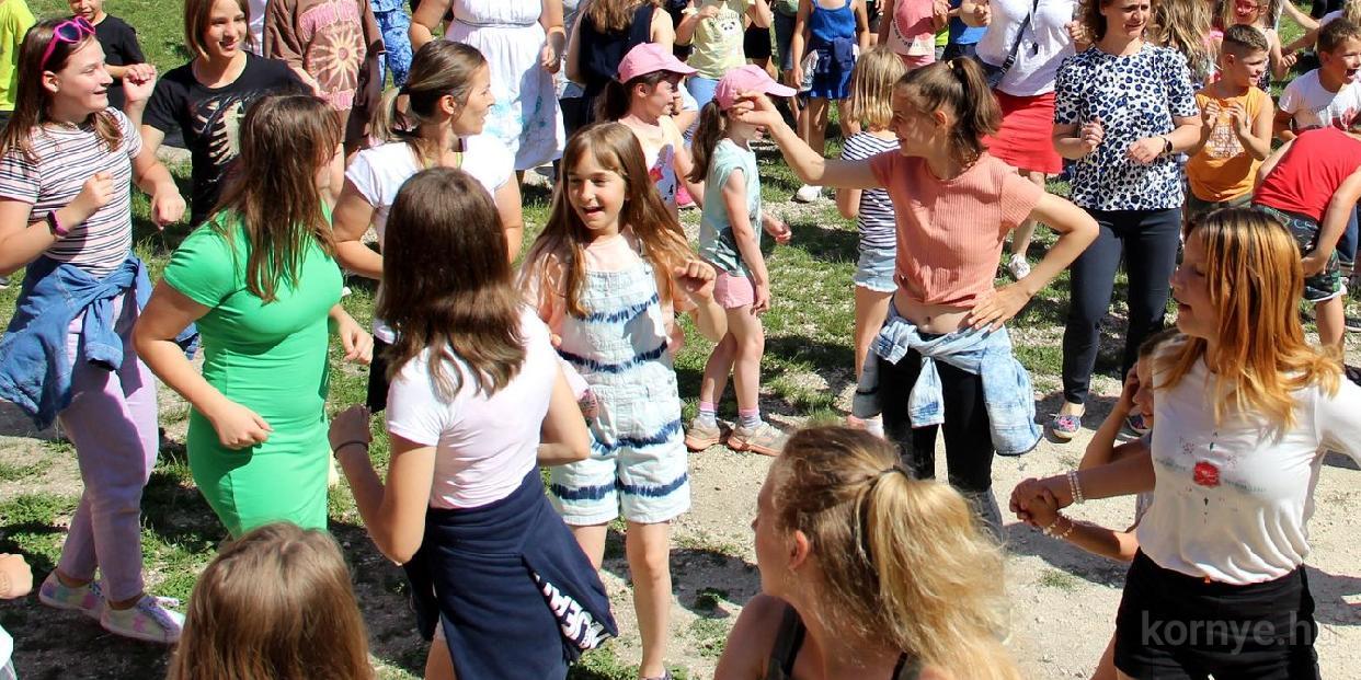 Zenés szünet az iskolában