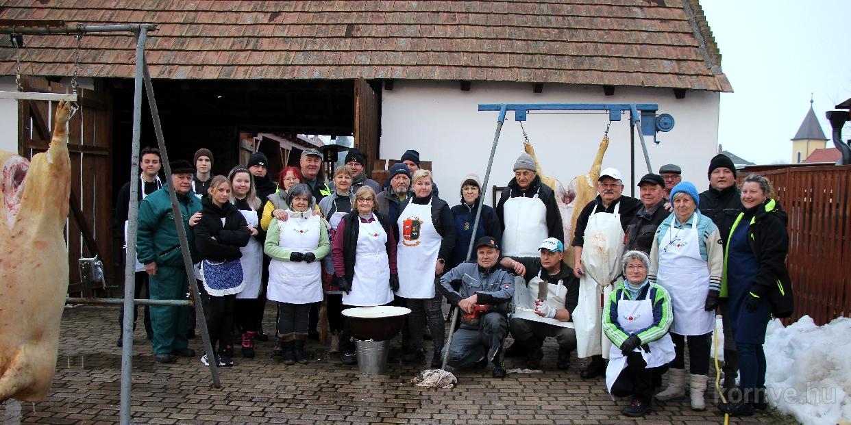 Hagyományőrző Disznóvágás: apróságok is követték