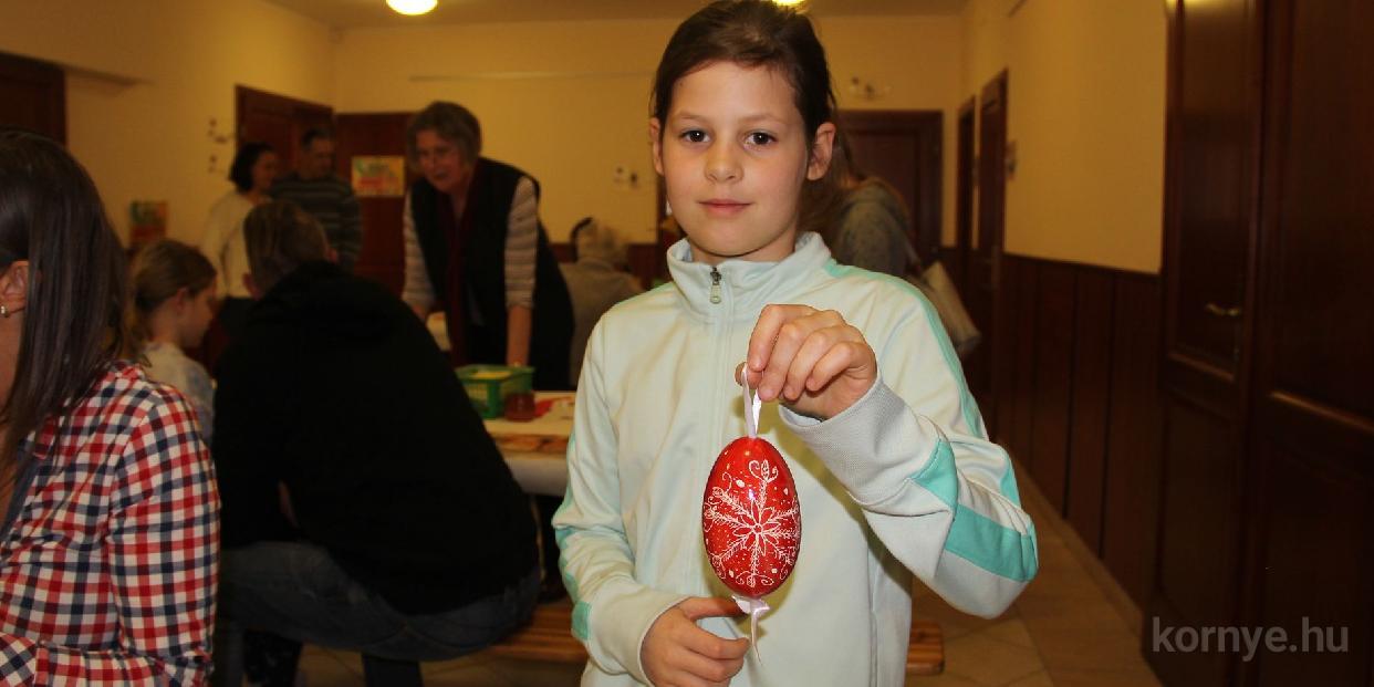 Díszítsük közösen tovább a falu első tojásfáját!
