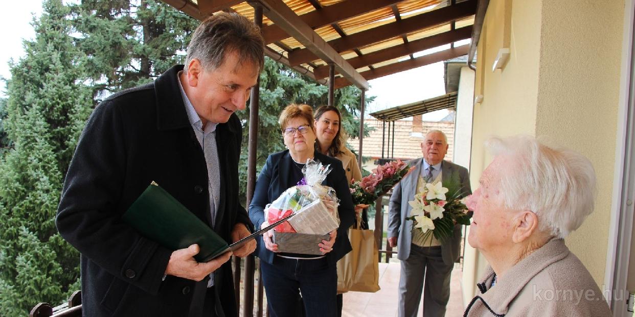 95 esztendős Fábián Annus néni