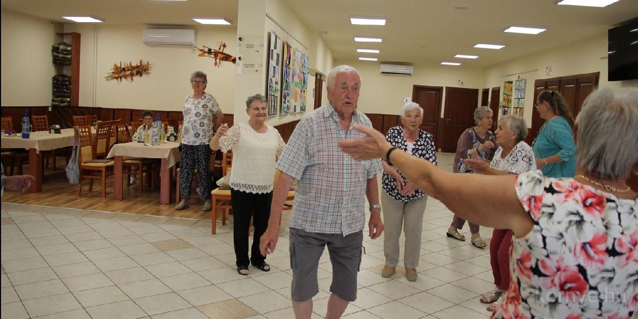 Az ajándékot készítsd Te, s töltsd meg szeretettel…