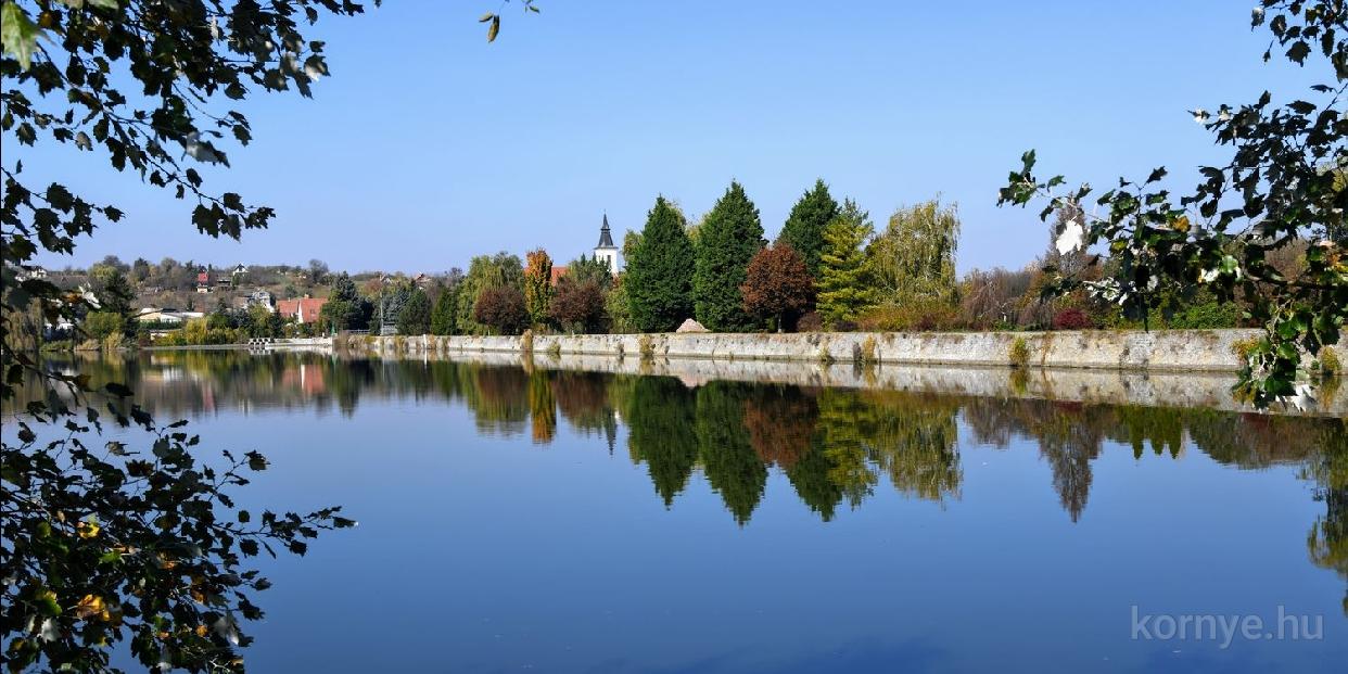 Folyamatosak a mérések, beavatkozások a környei tónál