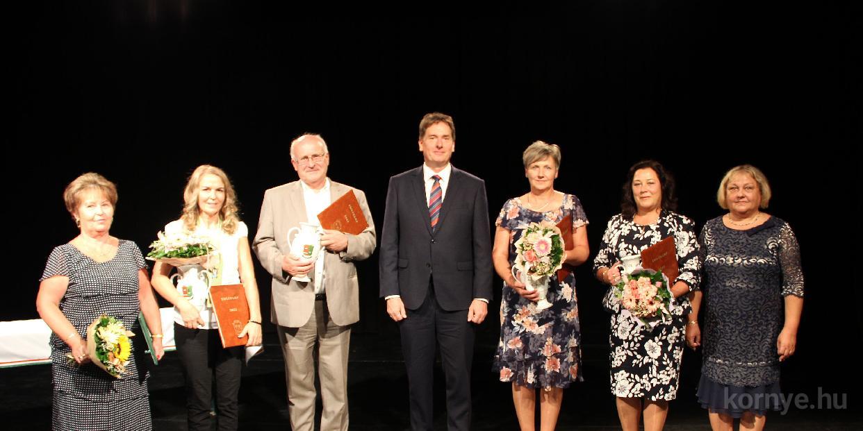 Az önbecsülés és a hála napja
