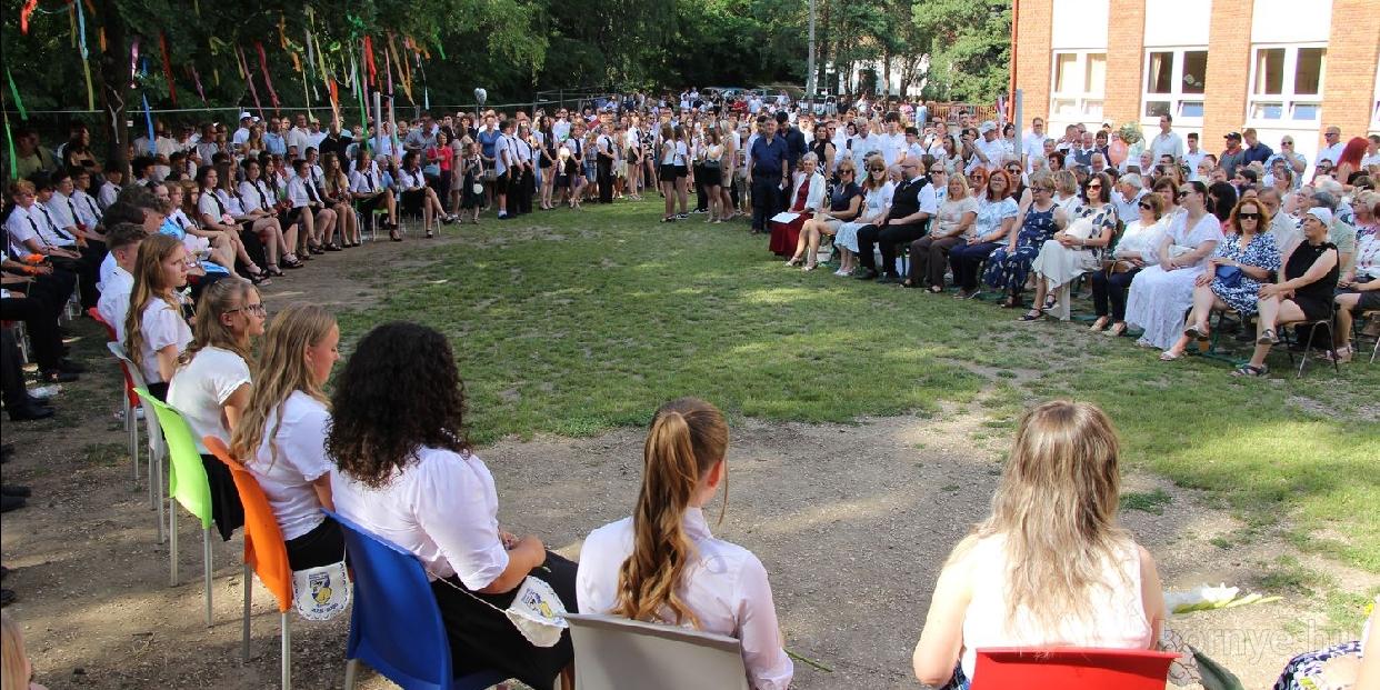 „Én csak azt kívánom, bármi lesz is, hogy ember légy, fiam!”