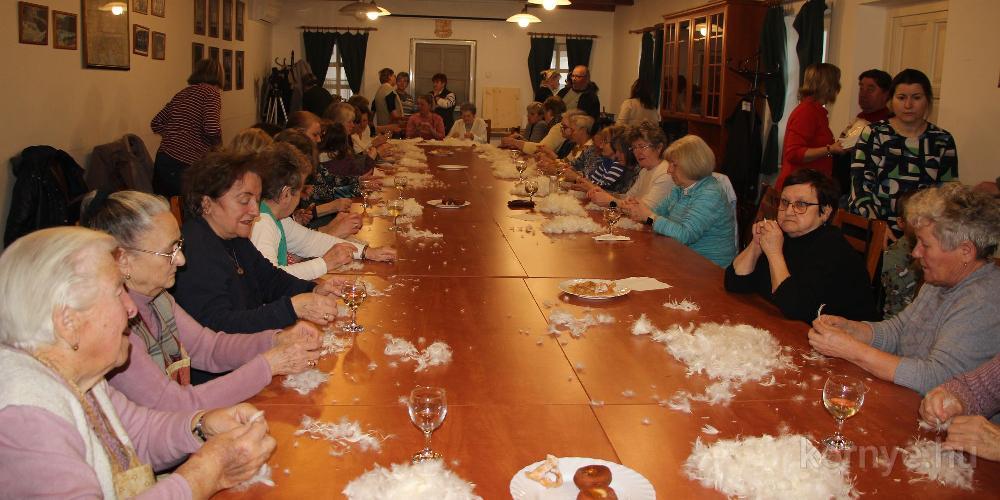 Tollfosztás és fánkfesztivál