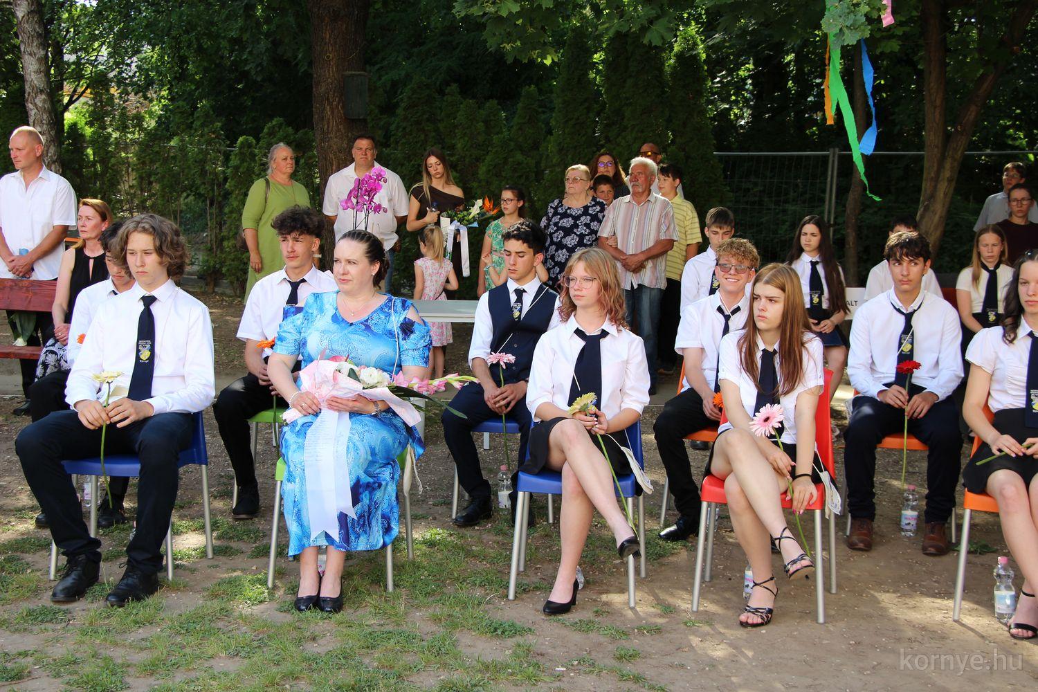2026-06-19-iskolaballagás