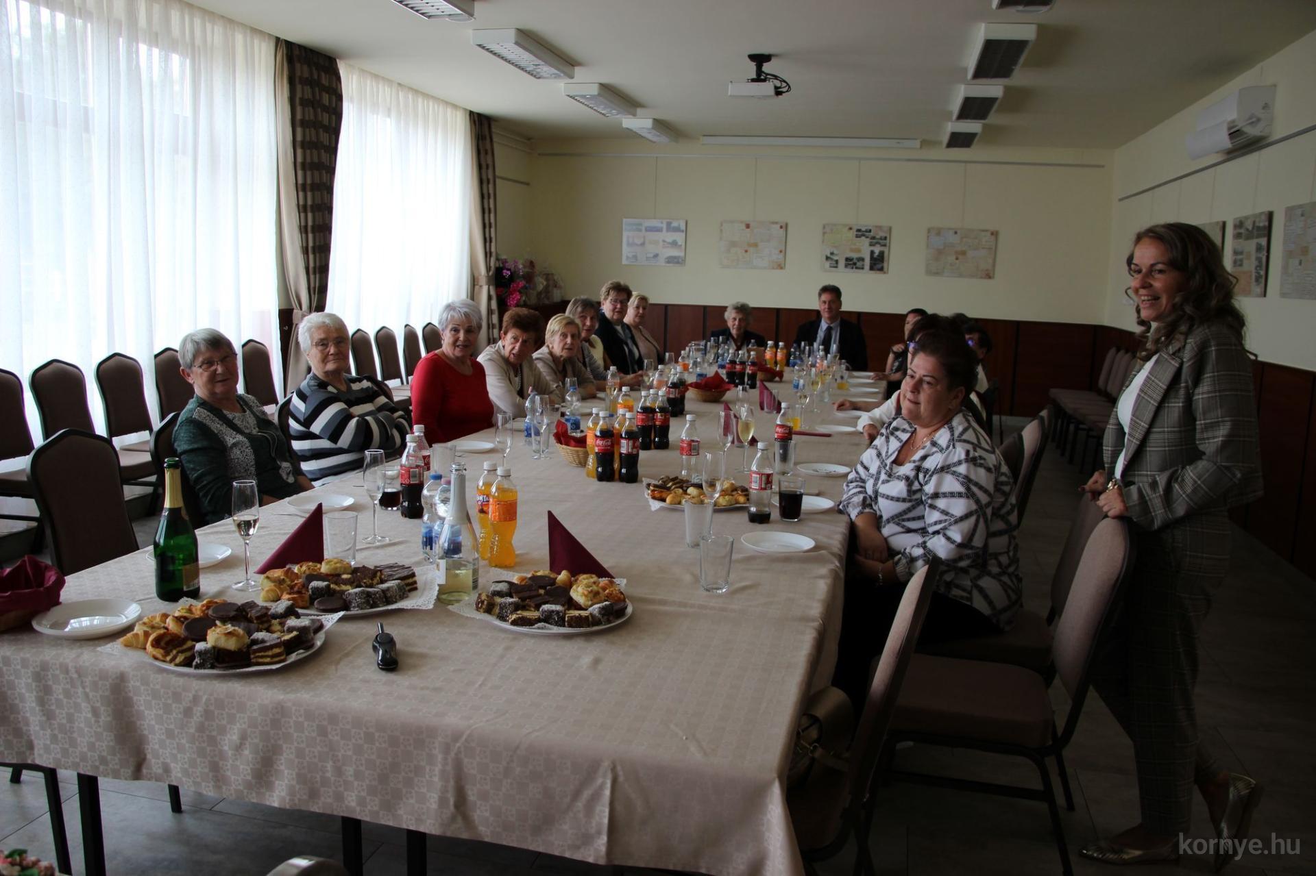 2026-10-08-nőklub-15