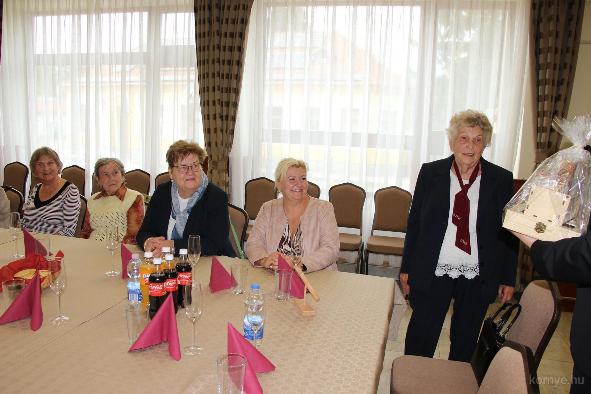2026-10-08-nőklub-15