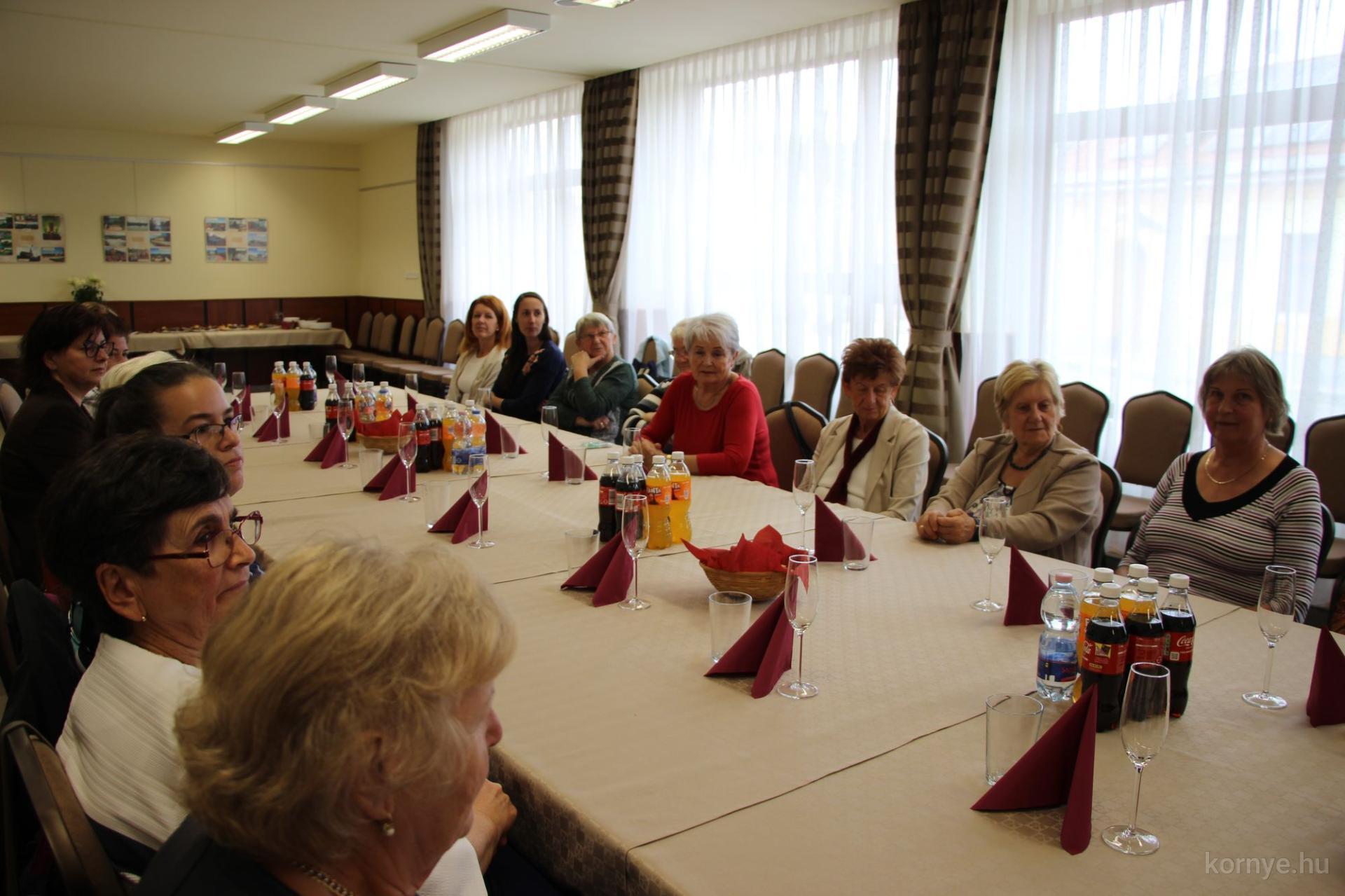 2026-10-08-nőklub-15