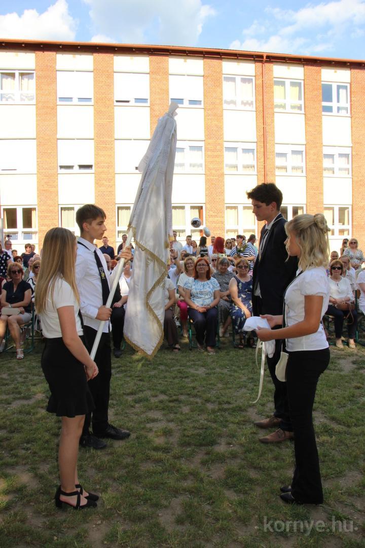 2026-06-19-iskolaballagás